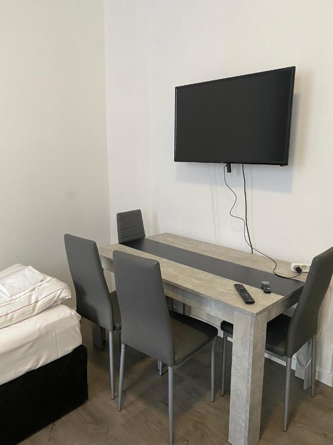 Modernes Apartment Mit 2 Schlafzimmern Und Privatparkplatz Nahe Innenstadt Neumünster Buitenkant foto