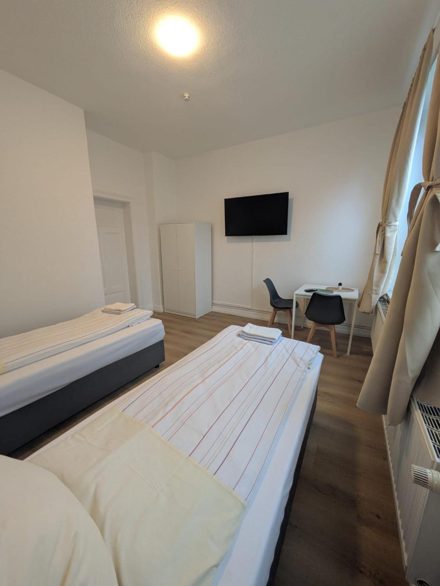Modernes Apartment Mit 2 Schlafzimmern Und Privatparkplatz Nahe Innenstadt Neumünster Buitenkant foto