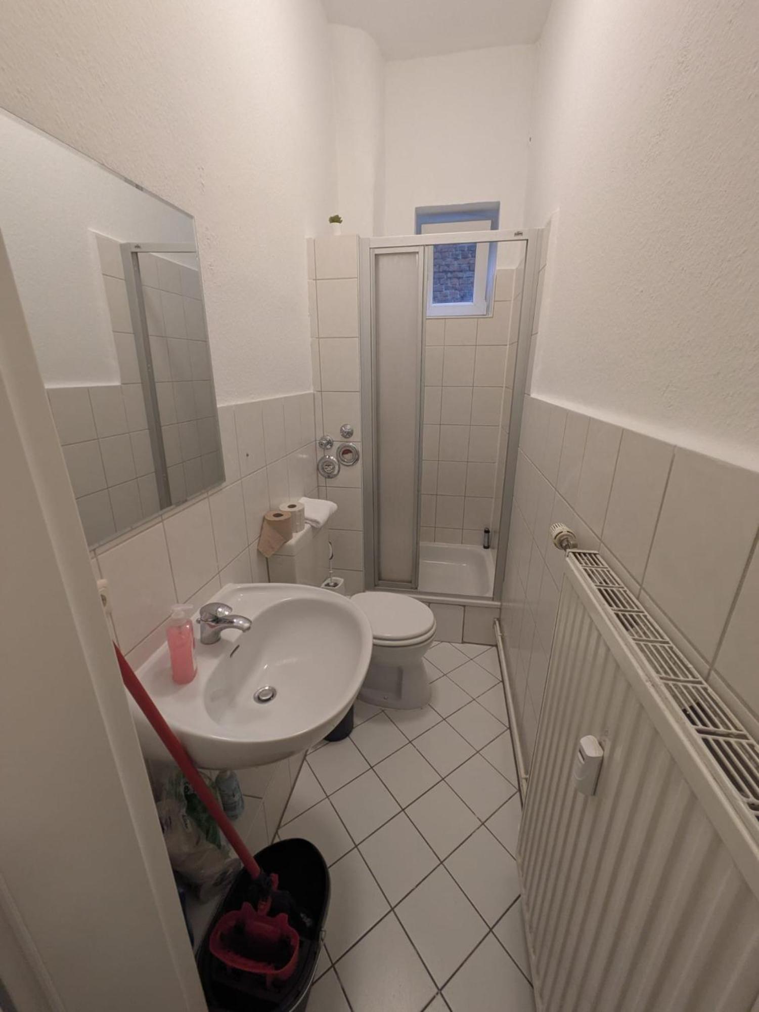 Modernes Apartment Mit 2 Schlafzimmern Und Privatparkplatz Nahe Innenstadt Neumünster Buitenkant foto