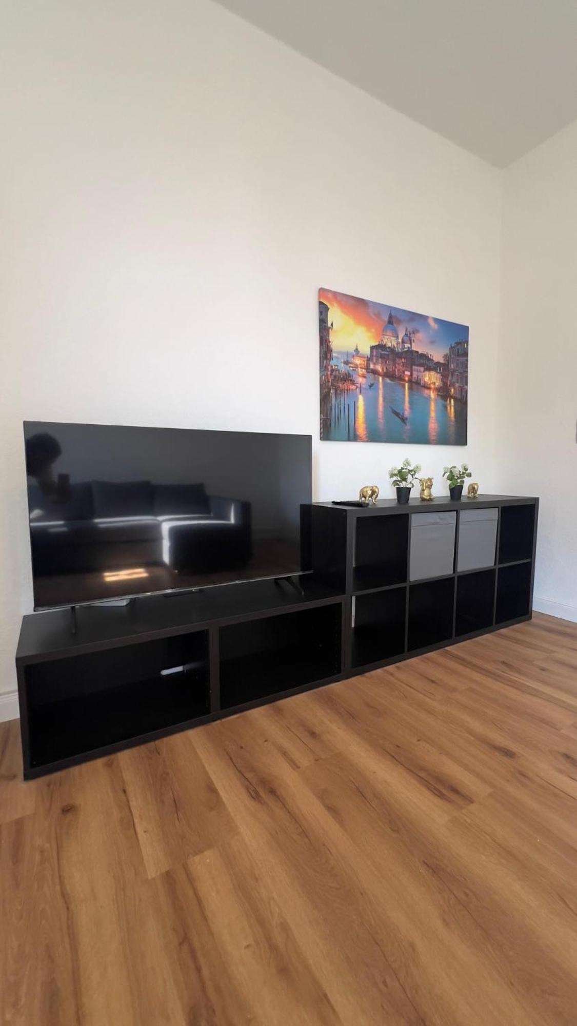 Modernes Apartment Mit 2 Schlafzimmern Und Privatparkplatz Nahe Innenstadt Neumünster Buitenkant foto